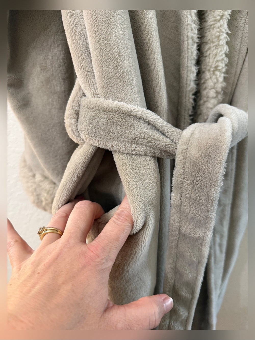 Pottery Barn Hooded Ombre Tipped Faux Fur Robe - S/M - Picture 2 of 9
